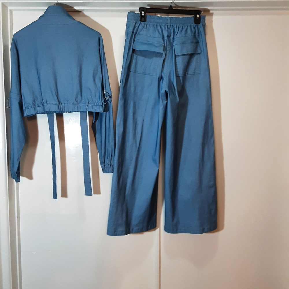Blue Two-Piece Set with Zipper and Pockets - Picture 2 of 4